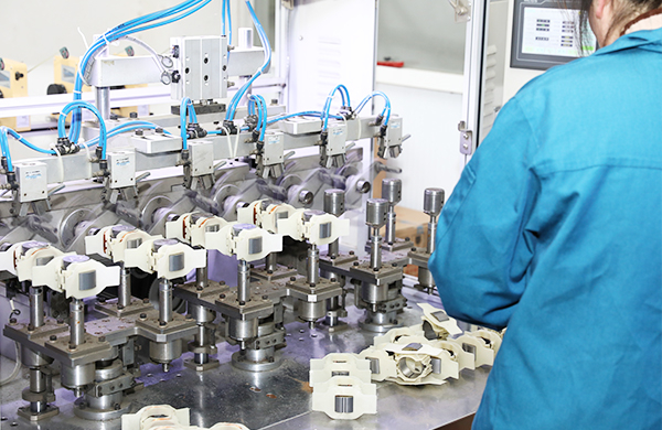 مظلل القطب موتور الشركة المصنعة